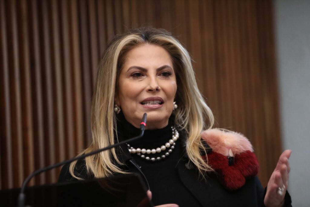 Cida Borghetti é homenageada em sessão solene do Dia da Criação o Paraná