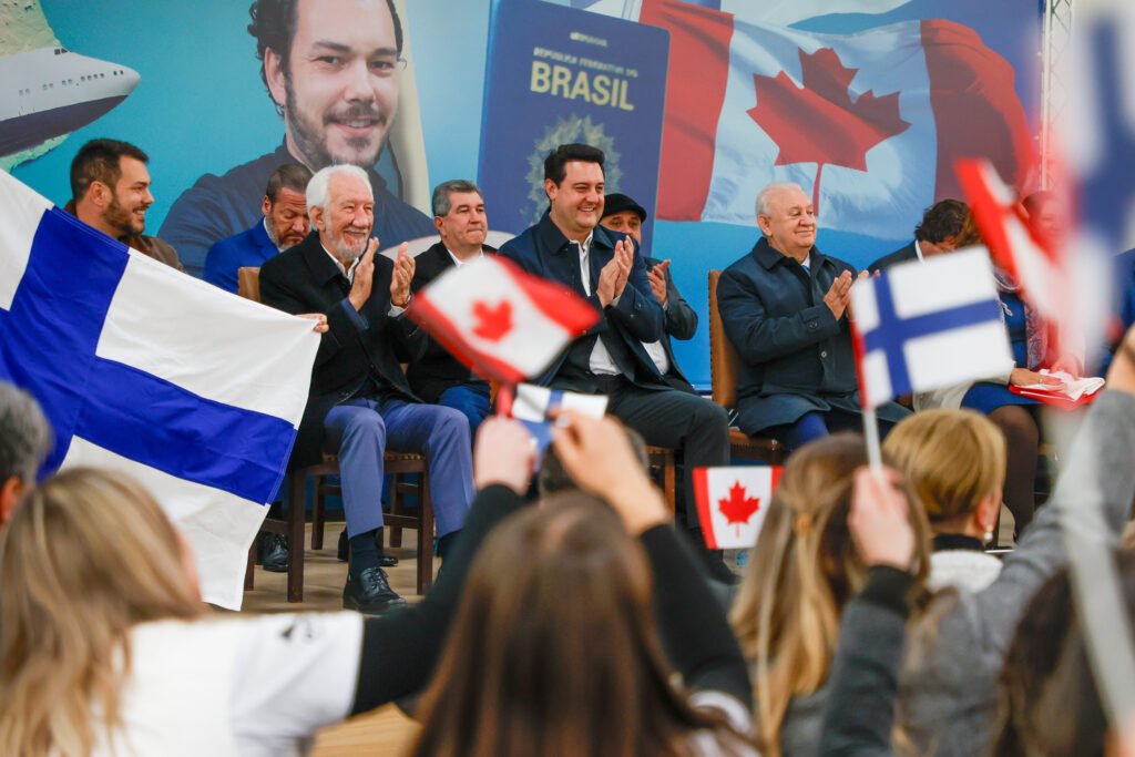99 professores do Paraná vão embarcar em outubro para cursos no Canadá e Finlândia 6 99 professores do Paraná vão embarcar em outubro para cursos no Canadá e Finlândia