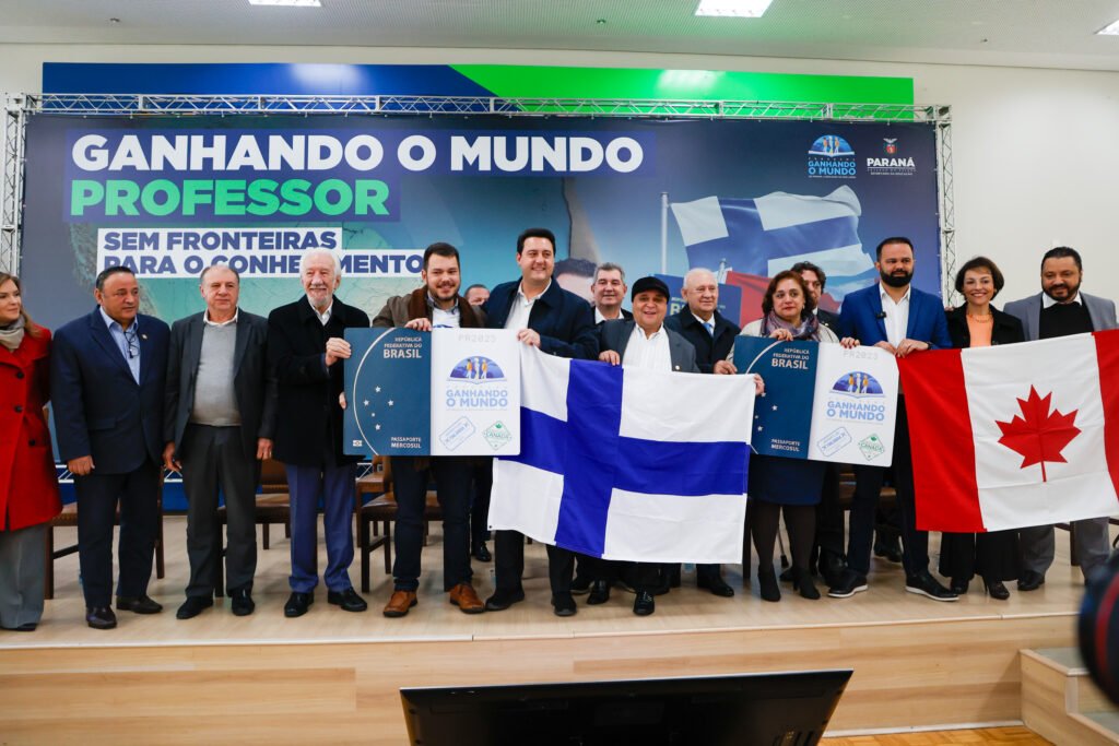 99 professores do Paraná vão embarcar em outubro para cursos no Canadá e Finlândia 4 99 professores do Paraná vão embarcar em outubro para cursos no Canadá e Finlândia
