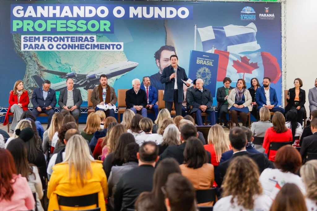 99 professores do Paraná vão embarcar em outubro para cursos no Canadá e Finlândia 7 99 professores do Paraná vão embarcar em outubro para cursos no Canadá e Finlândia