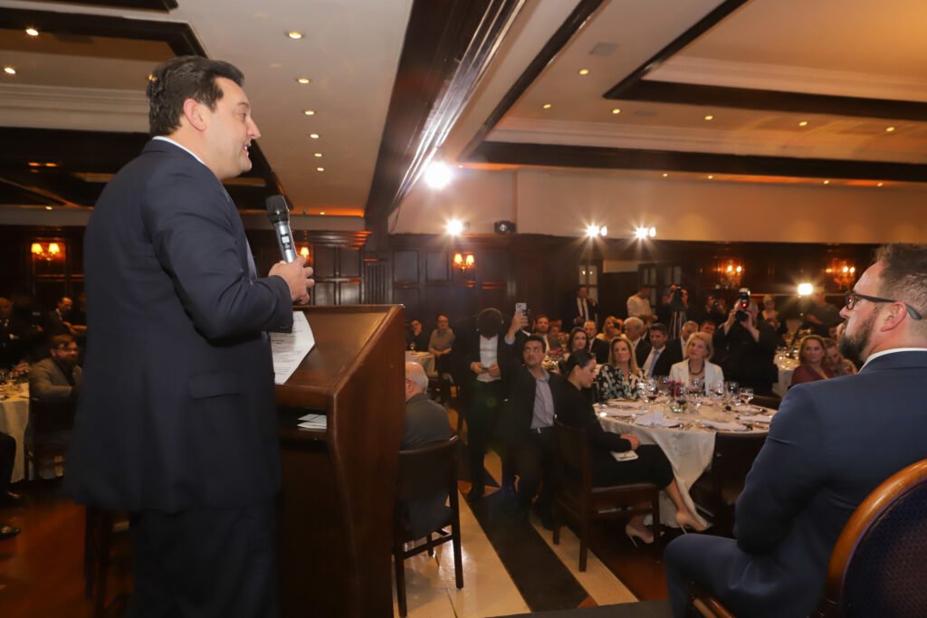 Vice-governador Darci Piana é homenageado com o título Personalidade Aecic 2023 4 homenagem aecic foto rdziura 9845 0