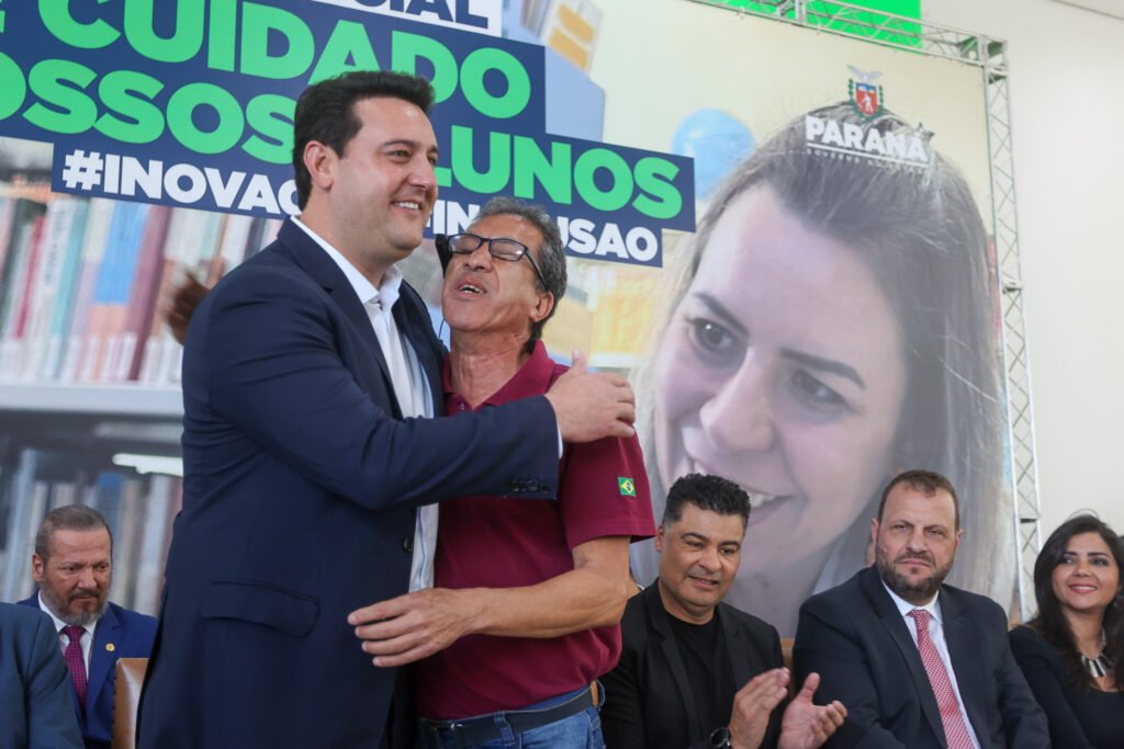 Governo do Paraná entrega óculos com inteligência artificial para apoiar alunos cegos da rede estadual 13 oculosgov 7