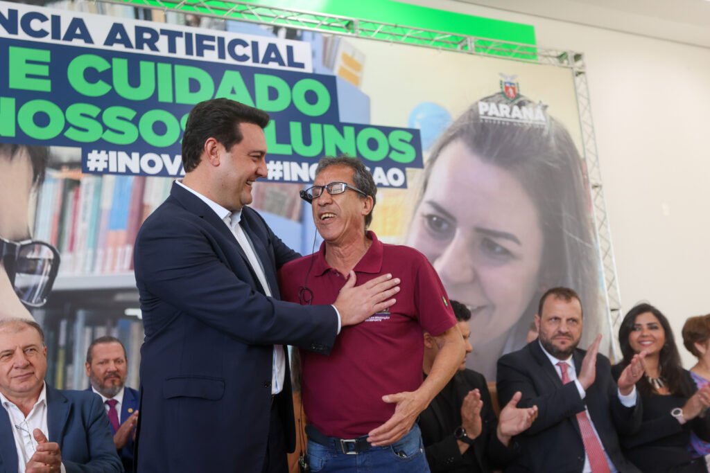 Governo do Paraná entrega óculos com inteligência artificial para apoiar alunos cegos da rede estadual 9 oculosgov 8