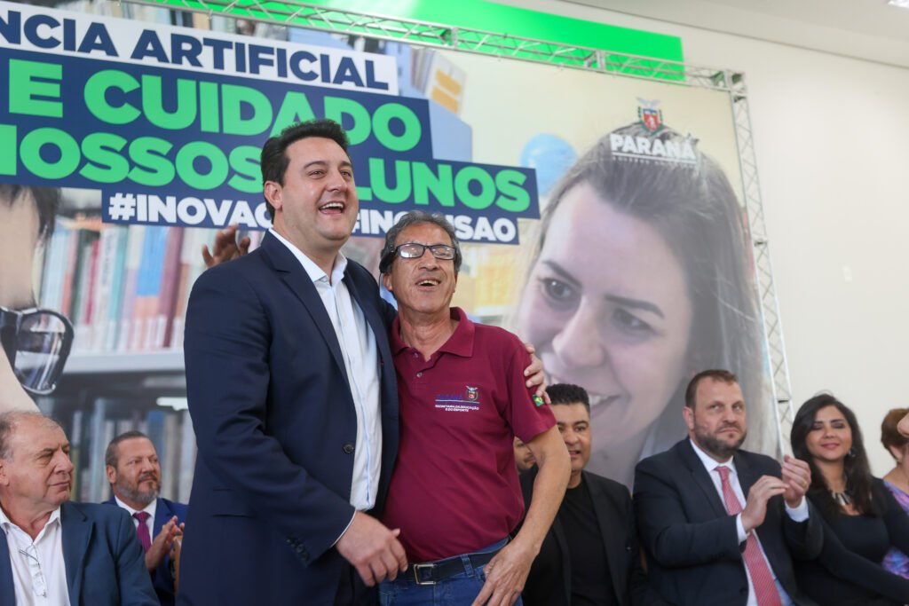 Governo do Paraná entrega óculos com inteligência artificial para apoiar alunos cegos da rede estadual 11 oculosgov 9