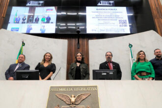 O projeto de Lei da deputada Maria Victoria coloca o Paraná como o primeiro estado da federação a estabelecer uma política pública voltada para a referida patologia. “É importante trazer este tema para a Assembleia, visto que 30% da população é afetada pela dermatite atópica.