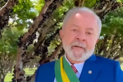 G20: Mal terminou o desfile, Lula chupou jabuticaba e partiu para Nova Déli na Índia