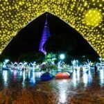 Centro de Maringá, praça da prefeitura, vista da catedral entre enfeite de Natal