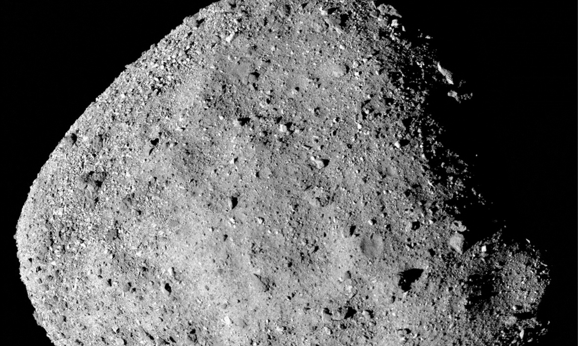 rocha de Bennu, um asteroide rico em Carbono, descoberto em 1999 e classificado como “objeto próximo à Terra”