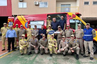 Apucarana: Delegado Jacovós participa da entrega de ambulância para o Corpo de Bombeiros