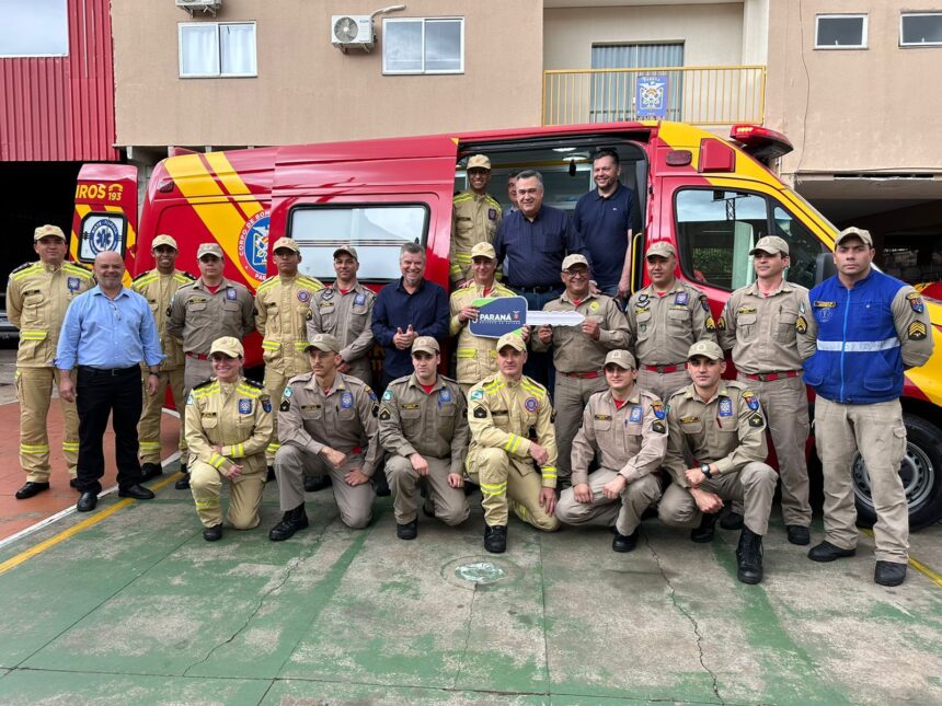 Apucarana: Delegado Jacovós participa da entrega de ambulância para o Corpo de Bombeiros