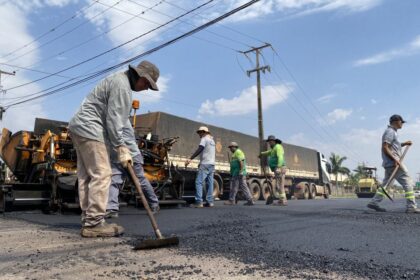 Prefeitura realiza recape na Estrada Oswaldo de Moraes Corrêa e segue com manutenção de pavimento em diversas regiões