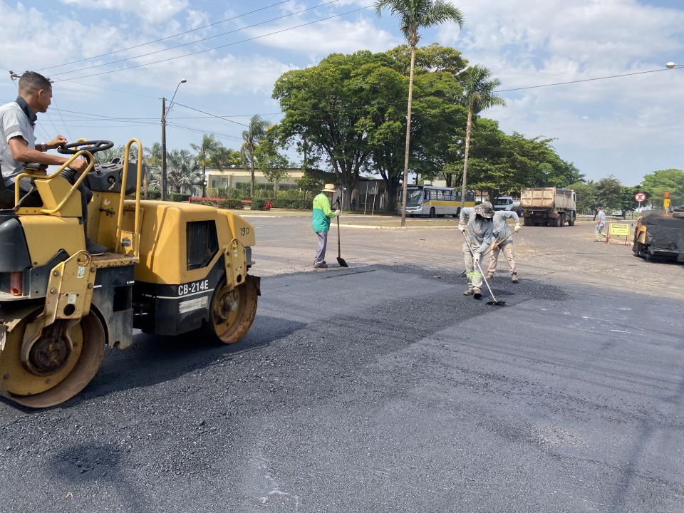 Prefeitura realiza recape na Estrada Oswaldo de Moraes Corrêa e segue com manutenção de pavimento em diversas regiões