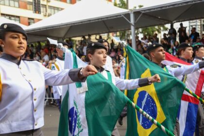 Desfile em comemoração ao Dia da Independência do Brasil reúne 7 mil pessoas