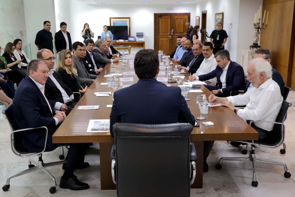 BRDE libera R$ 91,4 milhões para novos investimentos de empresas e prefeituras 8 governador brde 25 09 23 52