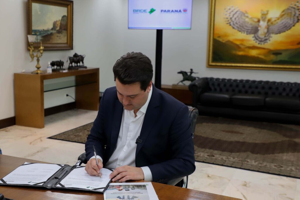 BRDE libera R$ 91,4 milhões para novos investimentos de empresas e prefeituras 4 governador brde 25 09 23 63