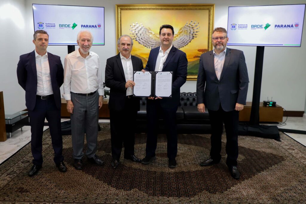 BRDE libera R$ 91,4 milhões para novos investimentos de empresas e prefeituras 5 governador brde 25 09 23 89