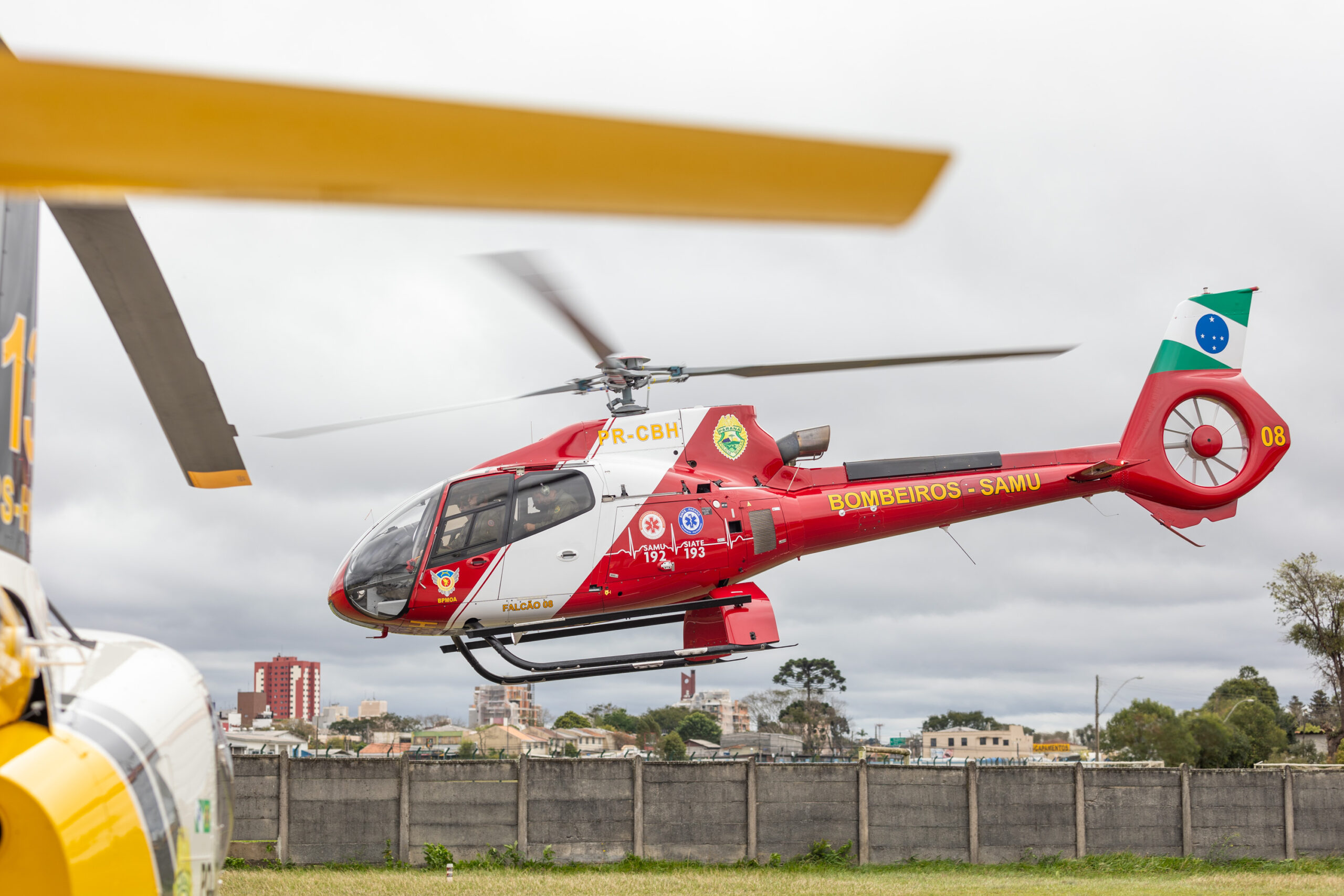 Ratinho Junior envia helicóptero para ajudar vítimas de ciclone extratropical no Rio Grande do Sul