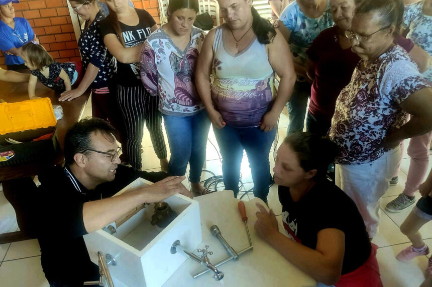 Sanepar oferece curso de manutenção hidráulica para mulheres de Antônio Olinto