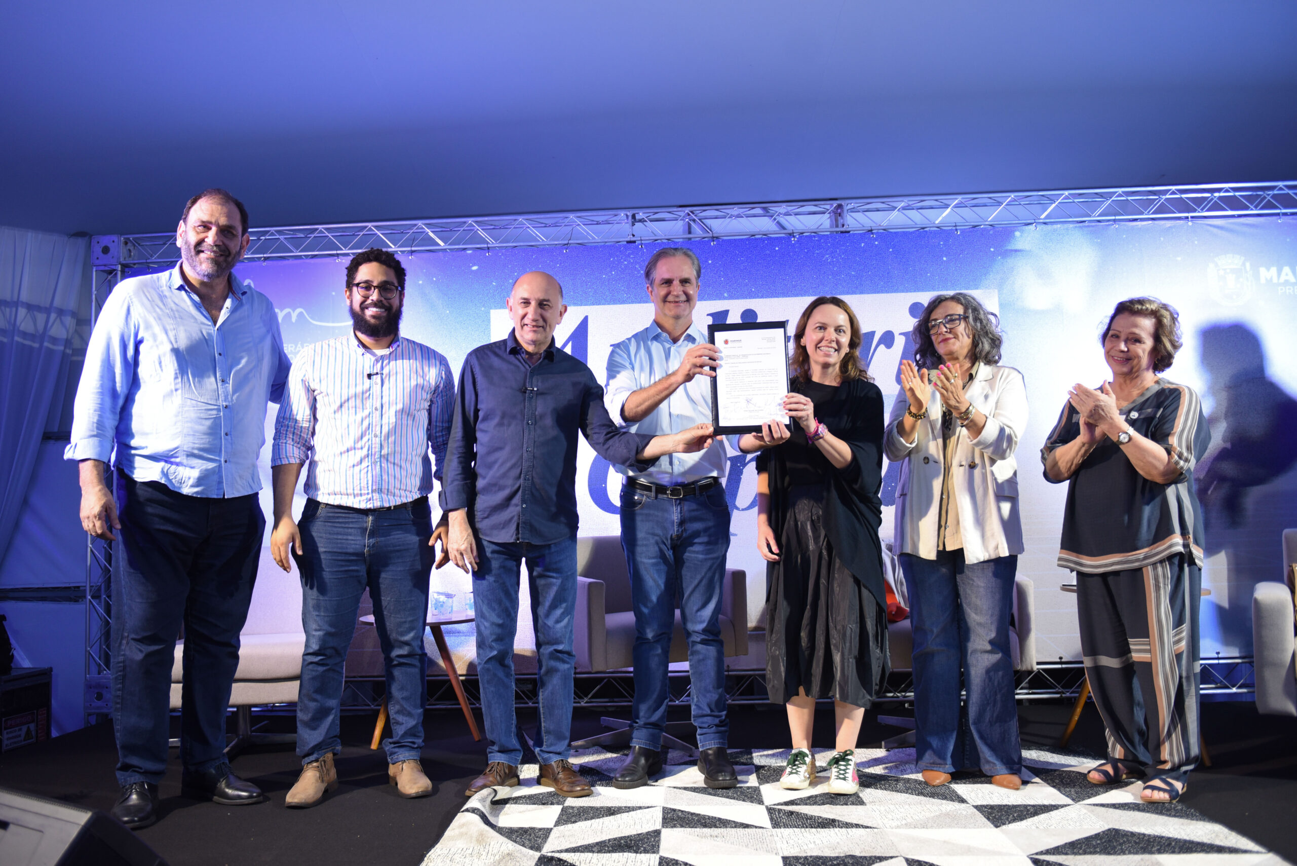 Na abertura da Flim 2023, prefeito Ulisses Maia assina processo de tombamento do evento; programação segue até domingo, 8