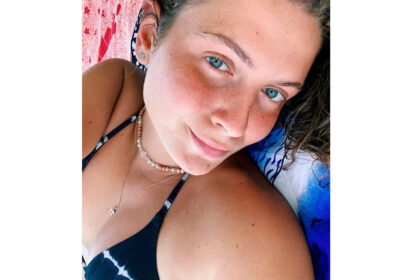 Bruna Valeanu, de 24 anos, brasileira, do Rio de Janeiro, morava em Israel há 8 anos, participava com amigos do festival de música Rave, foi morta pelo HAMAS.