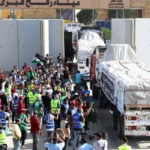 Caminhões com ajuda humanitária entram na Faixa de Gaza