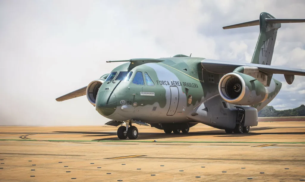 Oitava aeronave da Força Aérea Brasileira decola de Roma na Itália para Tel Aviv em Israel 2 KC 390 de Tel Aviv para o Brasil 3
