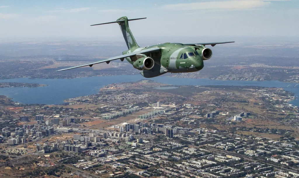 Oitava aeronave da Força Aérea Brasileira decola de Roma na Itália para Tel Aviv em Israel 4 KC 390 de Tel Aviv para o Brasil 5