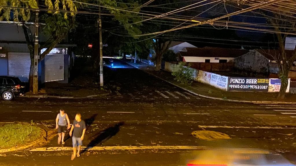 Jardim Alvorada, sem energia elétrica devido ao temporal deste sábado, 7 de outubro.