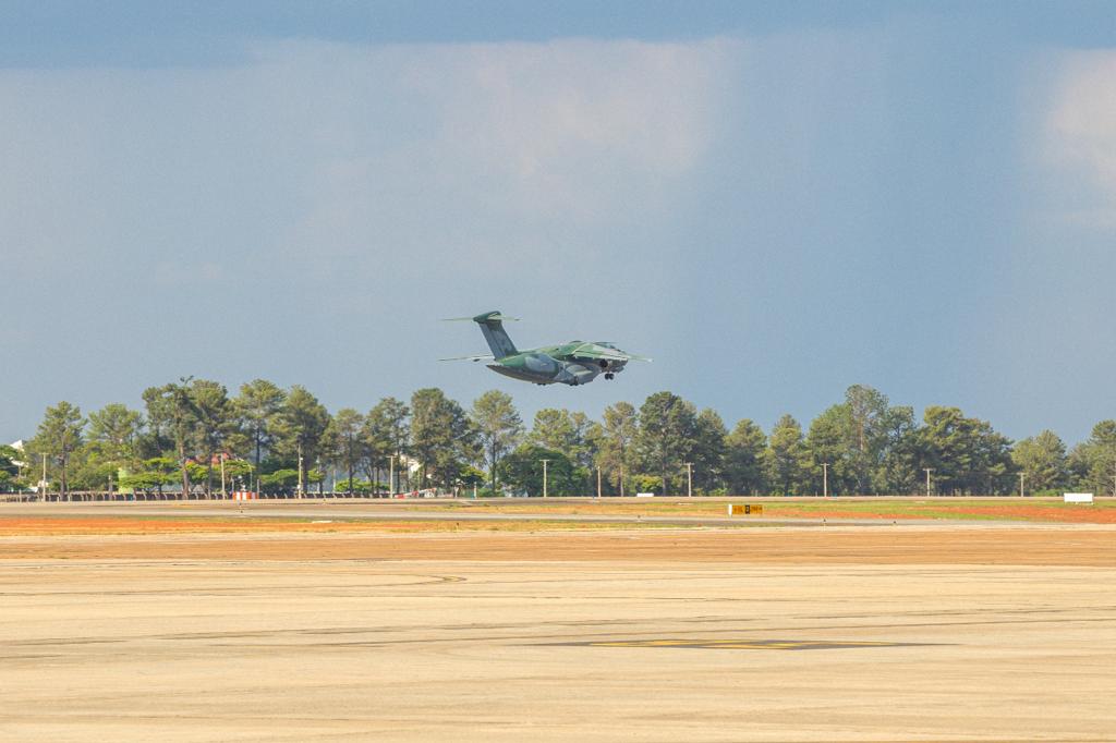 3ª aeronave da FAB decola para fazer a repatriação de brasileiros nos territórios de Israel e Palestina 8 aeronave KC-390 Millennium (Embraer)
