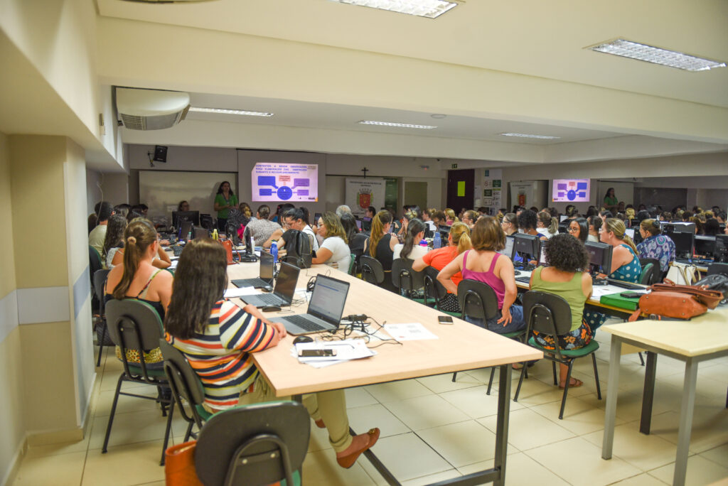 A Prefeitura se junta à mobilização nacional e adota a estratégia de microplanejamento, com foco nas características regionais de cada comunidade e busca ativa de pessoas não vacinadas. 