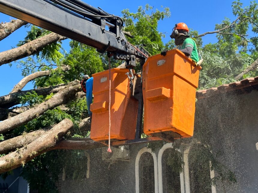 90% das unidades atingidas tem energia elétrica restabelecida e força-tarefa da Prefeitura segue pela cidade