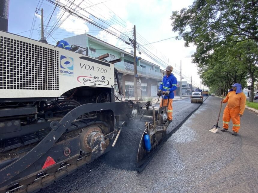 Prefeitura de Maringá iniciou recapeamento em trecho de 5 km da Avenida José Alves Nendo, entre a Praça Abílio Nagib Neme e a Avenida Francisco Ferreira de Miranda