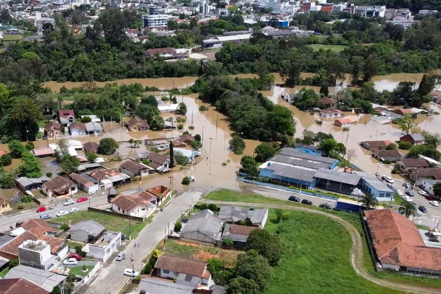 Ratinho Junior determina contratação de hotéis e pousadas para desabrigados das chuvas