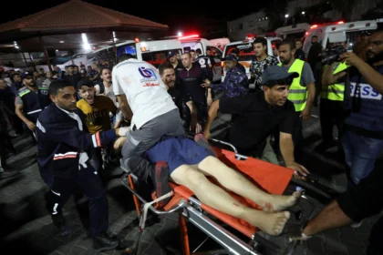 Israel nega autoria de ataque a hospital de Gaza e culpa Jihad Islâmica