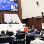 Alep. Iniciativa assinada pelo deputado Paulo Gomes (PP) defende mais transparência nos estabelecimentos e avançou em primeira discussão na sessão plenária desta segunda-feira (10).