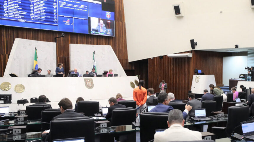 Alep. Iniciativa assinada pelo deputado Paulo Gomes (PP) defende mais transparência nos estabelecimentos e avançou em primeira discussão na sessão plenária desta segunda-feira (10).