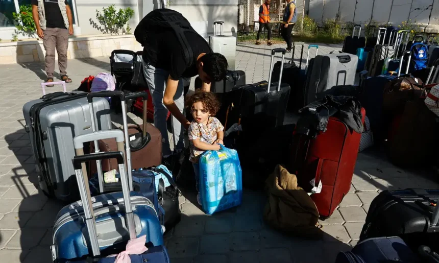 Brasileiros na passagem entre Rafah na Faixa de Gaza e o Egito