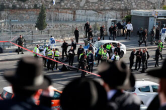 Ataque em Jerusalém deixou uma pessoa morta e 8 feridas, em 30 de novembro de 2023 — Foto: REUTERS/Ronen Zvulun