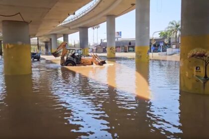 Lago Guaíba atinge nível máximo; comportas vazam e alagam as ruas de Porto Alegre