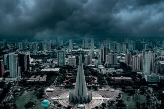 Maringá com nuvens de chuva