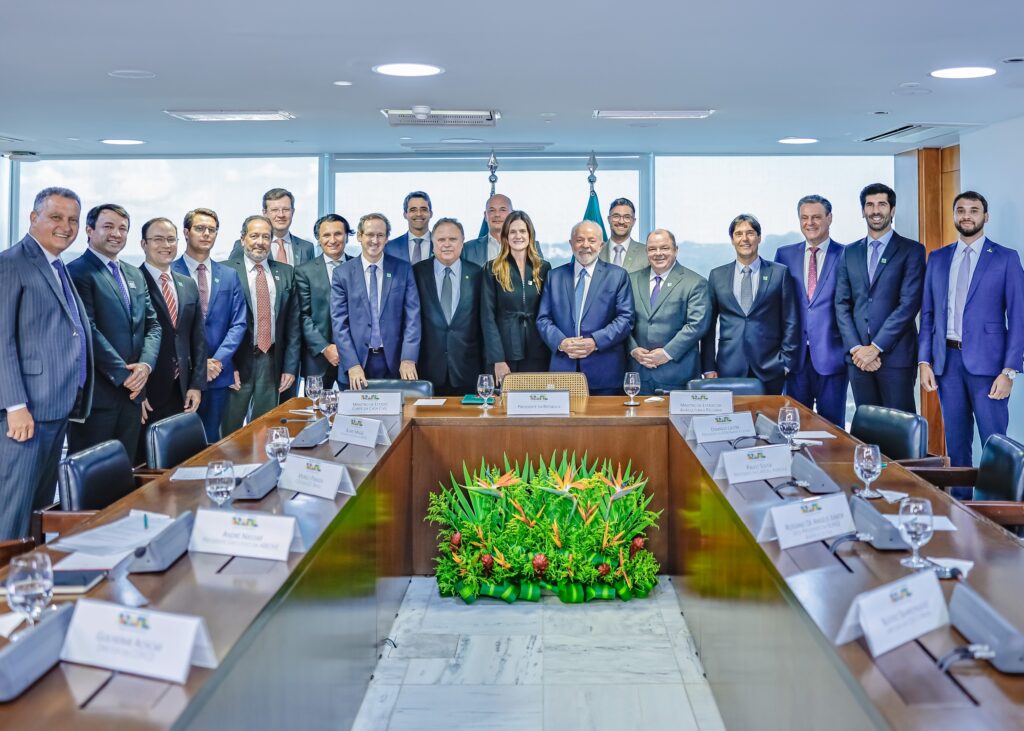 Presidente Lula em reunião com os ministros Rui Costa e Carlos Fávaro e representantes da indústria de óleos vegetais. Fotos do Ricardo Stuckert