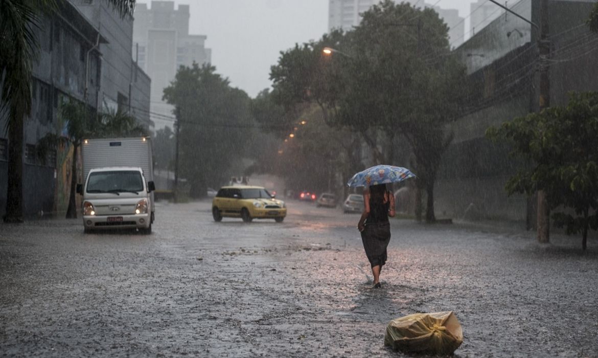 Chuva forte mata 6 pessoas em São Paulo