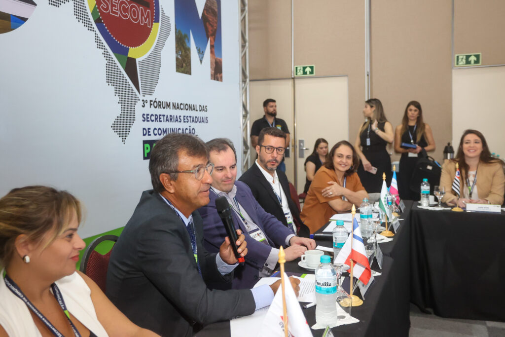 Comunicação pública e combate às fake news são temas de Fórum Nacional no Paraná 2 edit0070