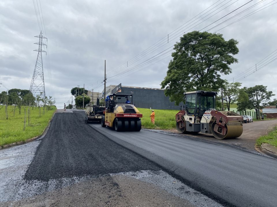 Prefeitura realiza mais de 5 km de recape nas avenidas Jinroku Kubota e Guaiapó 3 recape nas avenidas Jinroku Kubota e Guaiapó