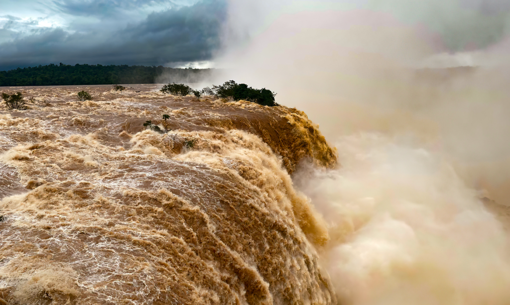 Com crescimento do turismo, Paraná registra alta de 24,8% em registros no Cadastur em 2024 7 Cataratas do Iguaçu, no Paraná