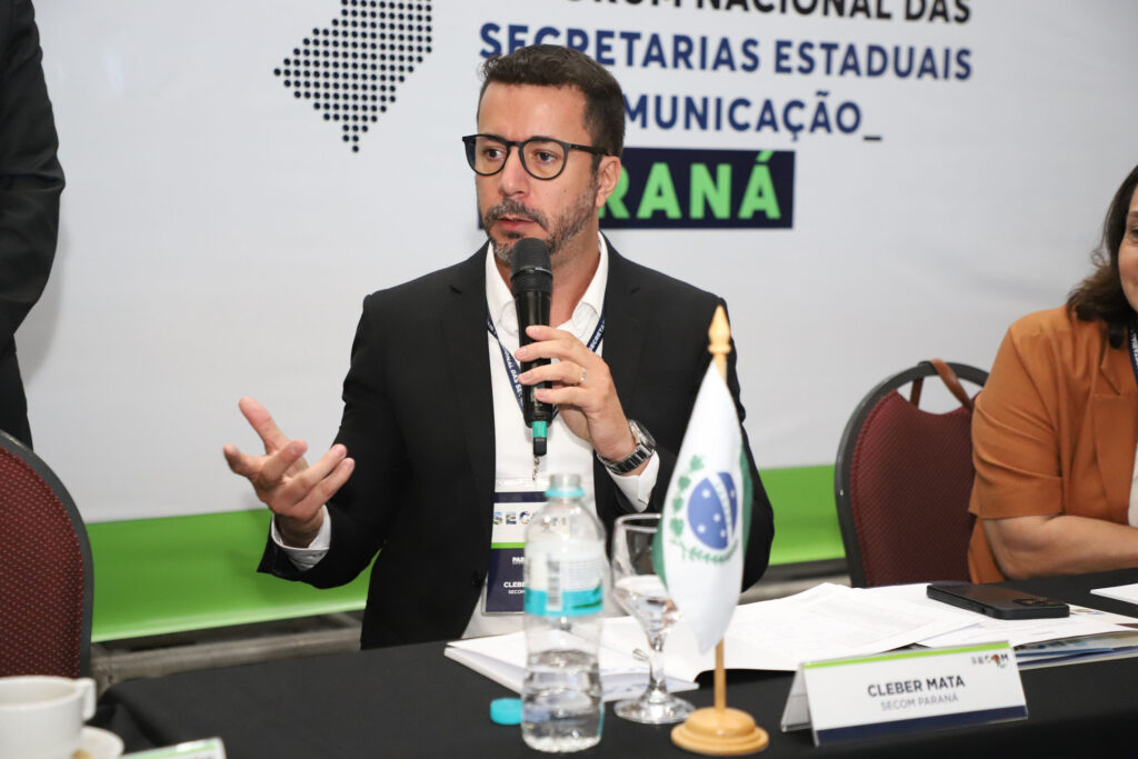 Comunicação pública e combate às fake news são temas de Fórum Nacional no Paraná 5 Secretário da Comunicação do Paraná, Cleber Mata em Foz do Iguaçu Paraná no 3º Congresso do Fórum Nacional das Secretarias Estaduais de Comunicação.
Foto: Gilson Abreu/AEN