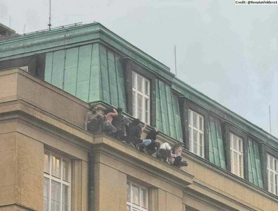 Terror: Homem armado mata 15 pessoas e fere 24 em universidade de Praga 4