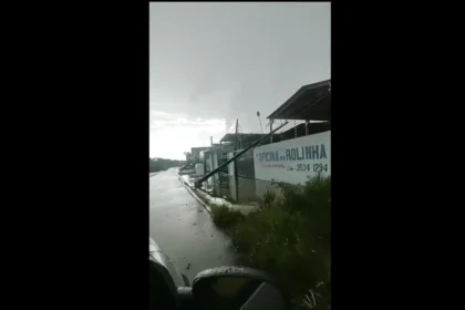 Temporal em Maringá derruba postes e árvores no Aeroporto Bertioga, região está sem energia