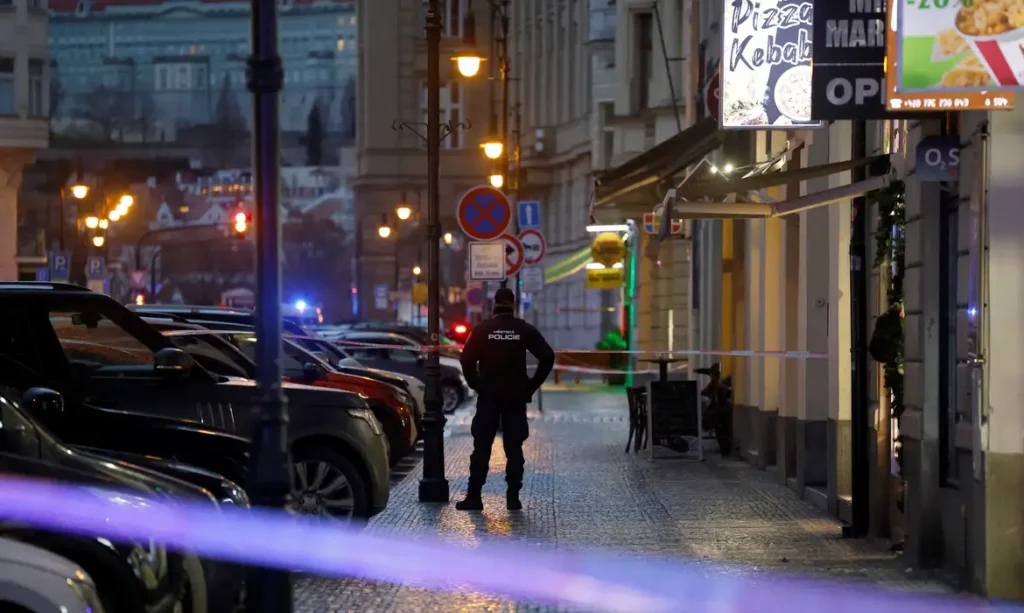 Terror: Homem armado mata 15 pessoas e fere 24 em universidade de Praga 5 Tiroteio em Universidade de Praga faz varias vitimas