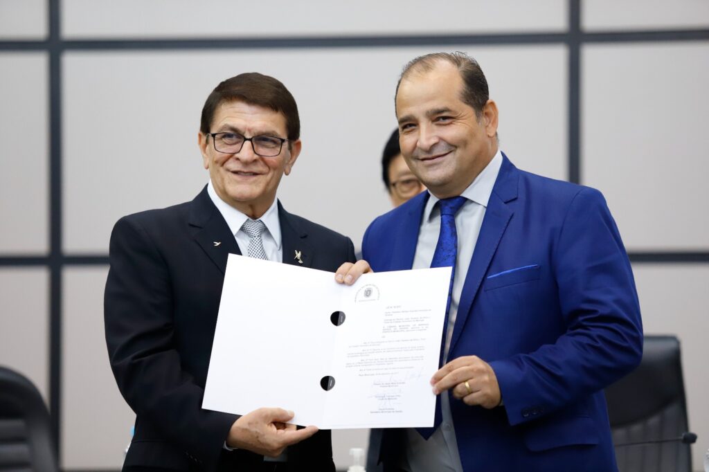 Presidente do Conselho Federal de Corretores de Imóveis, João Teodoro da Silva, é o mais novo Cidadão Honorário de Maringá